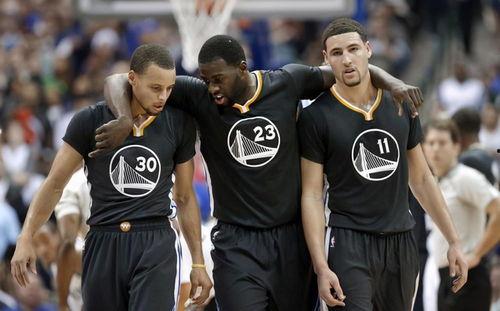 前锋的故事爆料视频播放,球场背后的故事与激情瞬间